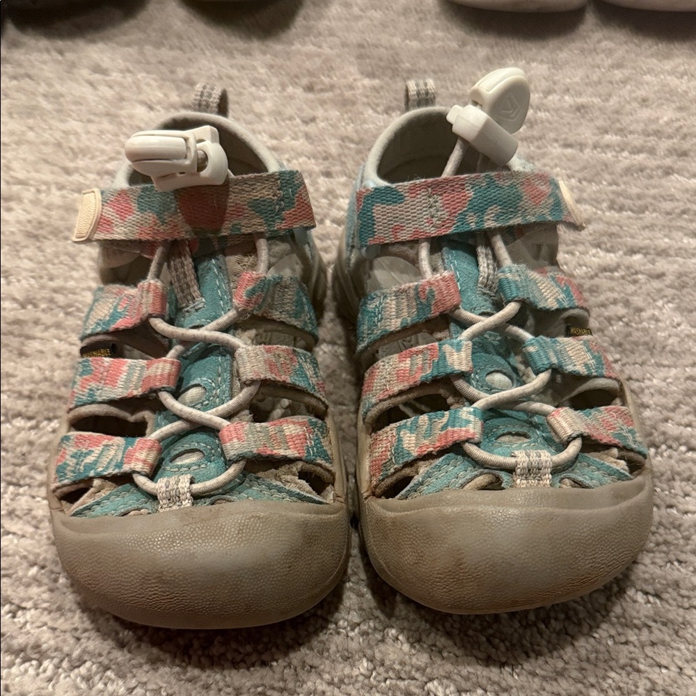 Toddler Girl Keens Size 9